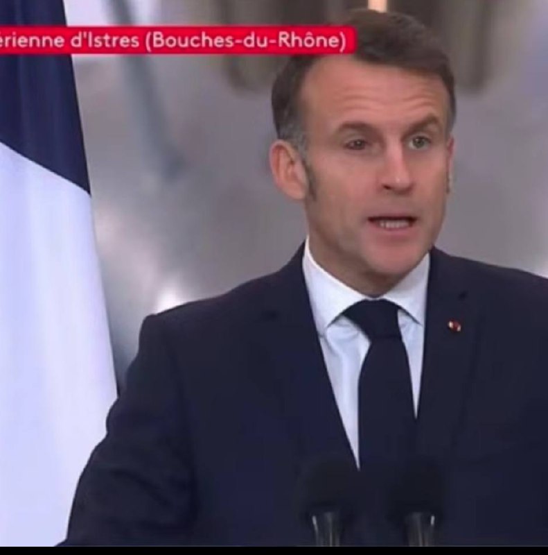 Синці під оком Еммануеля Макрона викликали обговорення в мережі