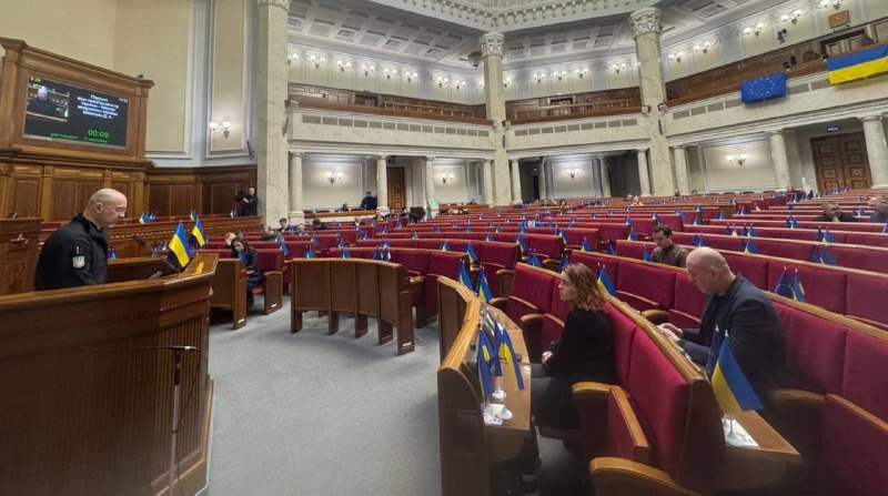 Порожня зала Верховної Ради під час засідання