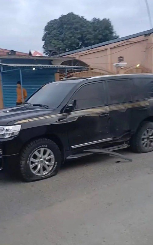 Філіппінець дивом вижив після падіння на його авто вантажівки з бетоном 2