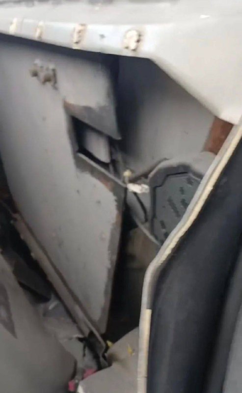 Філіппінець дивом вижив після падіння на його авто вантажівки з бетоном 3